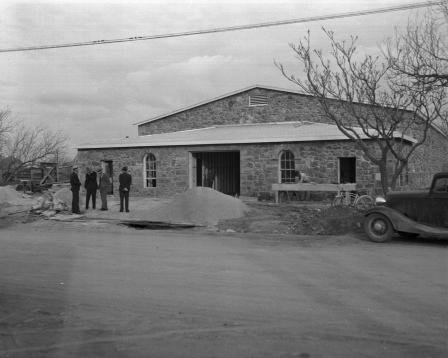New agricultural building in Henrietta, Clay County, to be used for annual livestock show and other meetings, 01/22/1938
