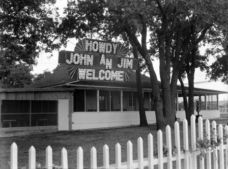 Sign at Shady Oak Farm, "Howdy John an Jim, Welcome"