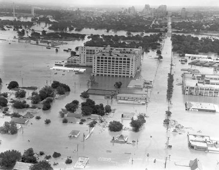 Fort Worth flood of 1949 showing 7th Street under water. The large Montgomery Ward building in the upper center received extensive damage. Downtown Fort Worth may be seen in the distance