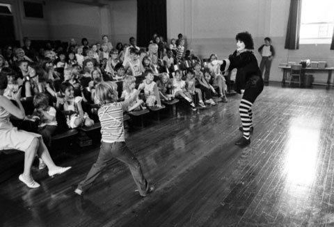 Mime artist performs for children at Tarrant County Wide School for the Deaf