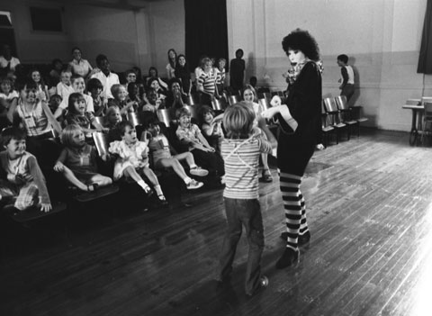 Mime artist performs for children at the Tarrant County Wide School for the Deaf