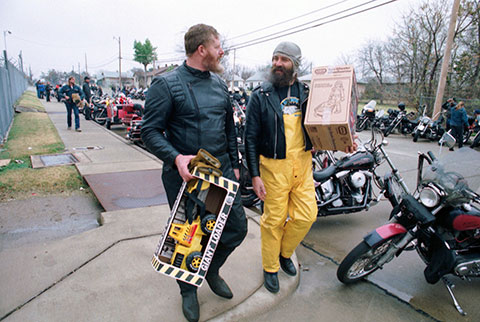 Clarence McGuffin and Ronnie Knapp help carry toys