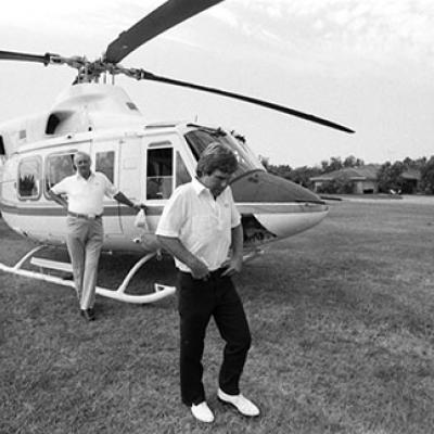 Ben Crenshaw alights from helicopter